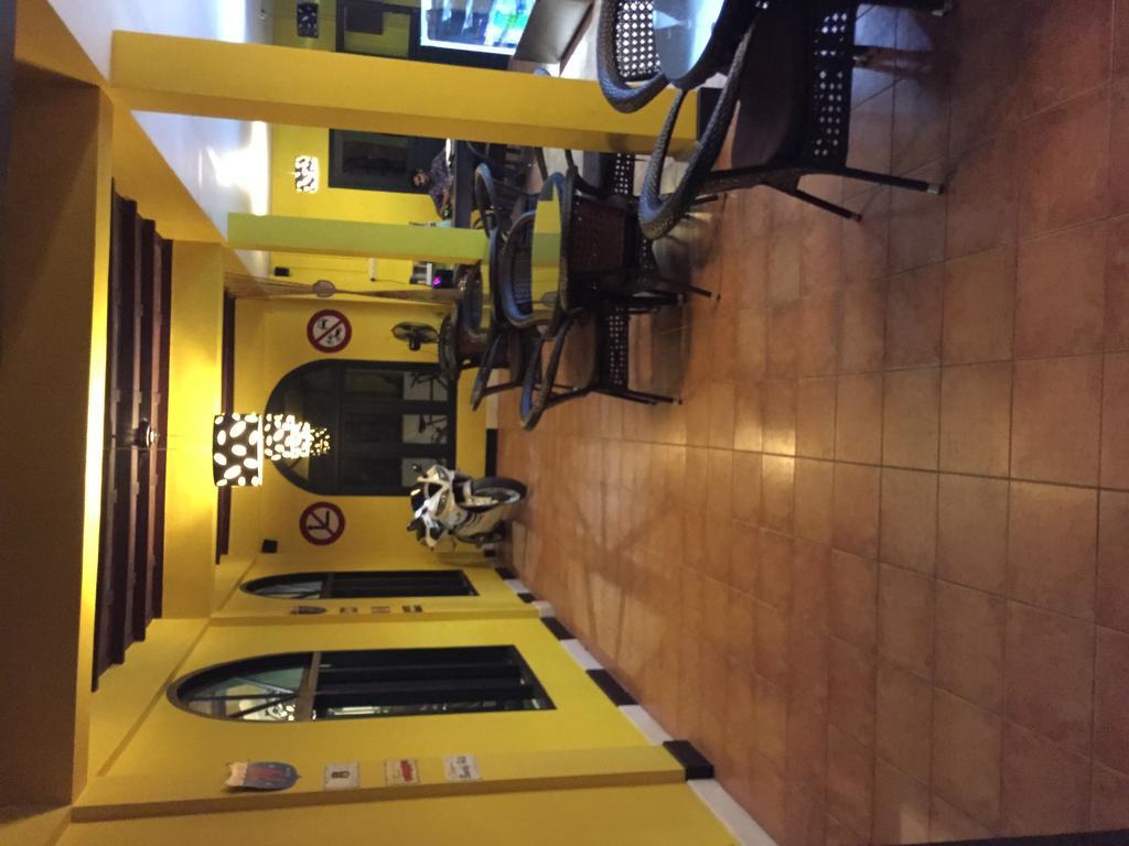 เอลฟินสโตน เรสิเดนซี Bed & Breakfast Kochi ภายนอก รูปภาพ