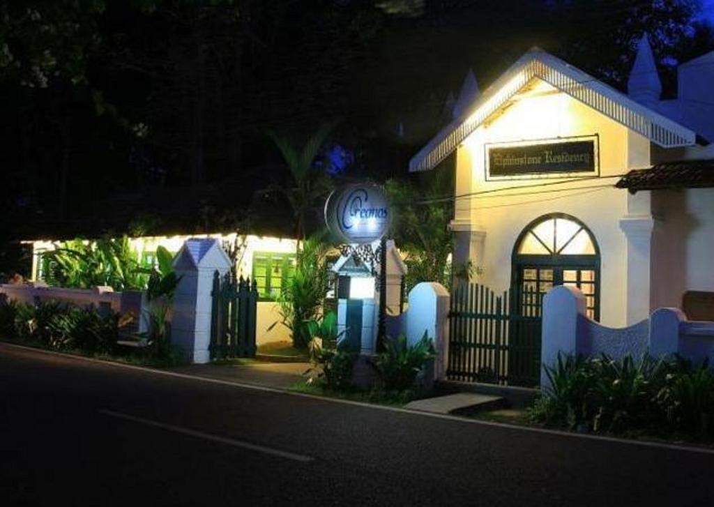 เอลฟินสโตน เรสิเดนซี Bed & Breakfast Kochi ภายนอก รูปภาพ