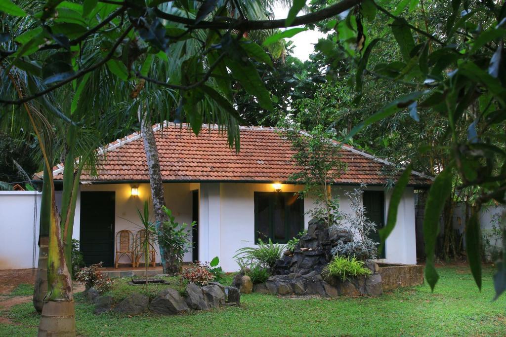 เอลฟินสโตน เรสิเดนซี Bed & Breakfast Kochi ภายนอก รูปภาพ