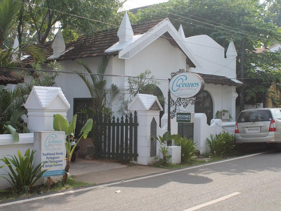 เอลฟินสโตน เรสิเดนซี Bed & Breakfast Kochi ภายนอก รูปภาพ