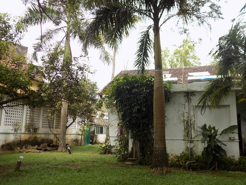 เอลฟินสโตน เรสิเดนซี Bed & Breakfast Kochi ภายนอก รูปภาพ