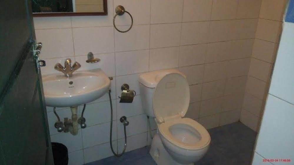 เอลฟินสโตน เรสิเดนซี Bed & Breakfast Kochi ภายนอก รูปภาพ
