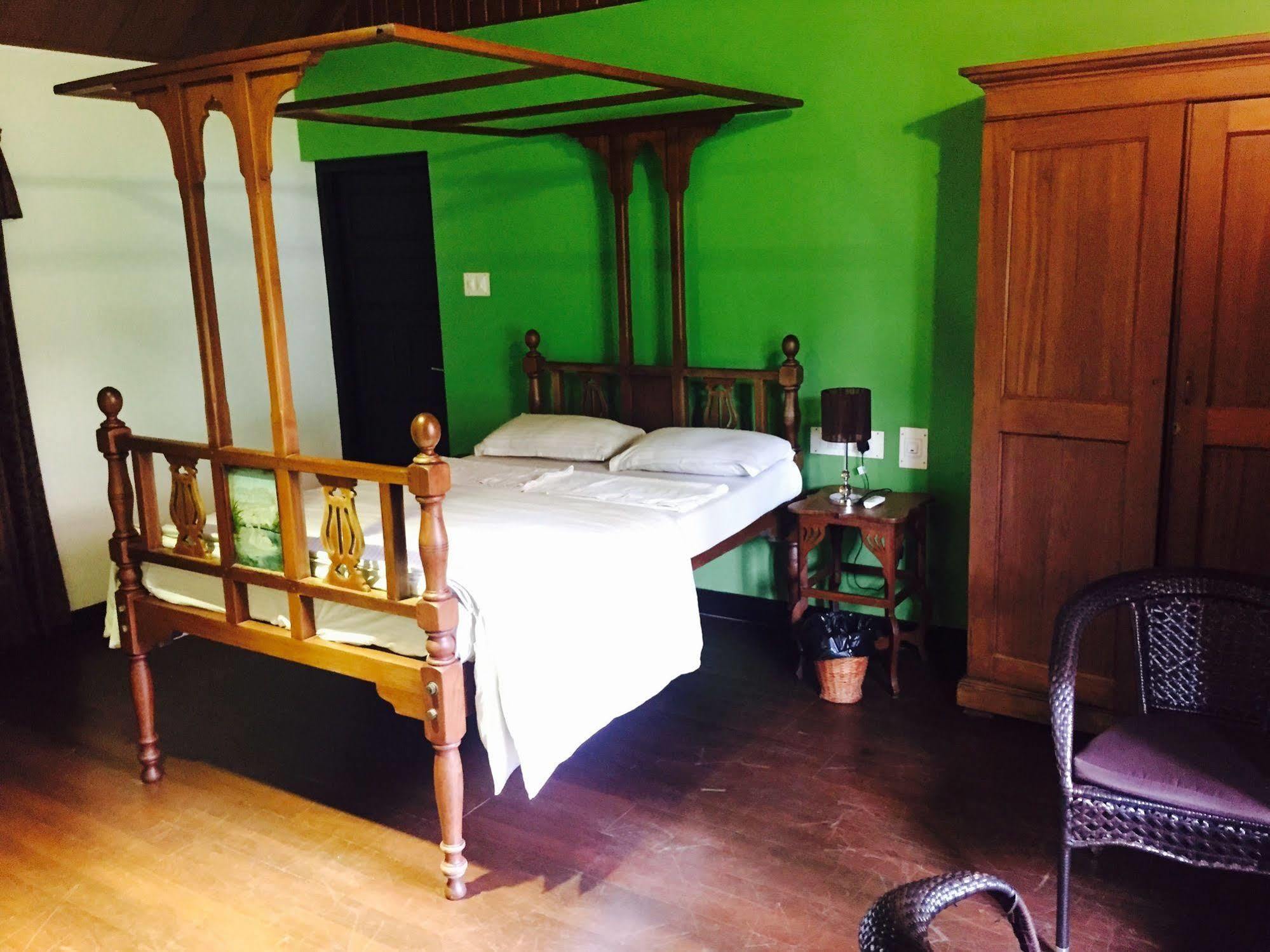 เอลฟินสโตน เรสิเดนซี Bed & Breakfast Kochi ภายนอก รูปภาพ