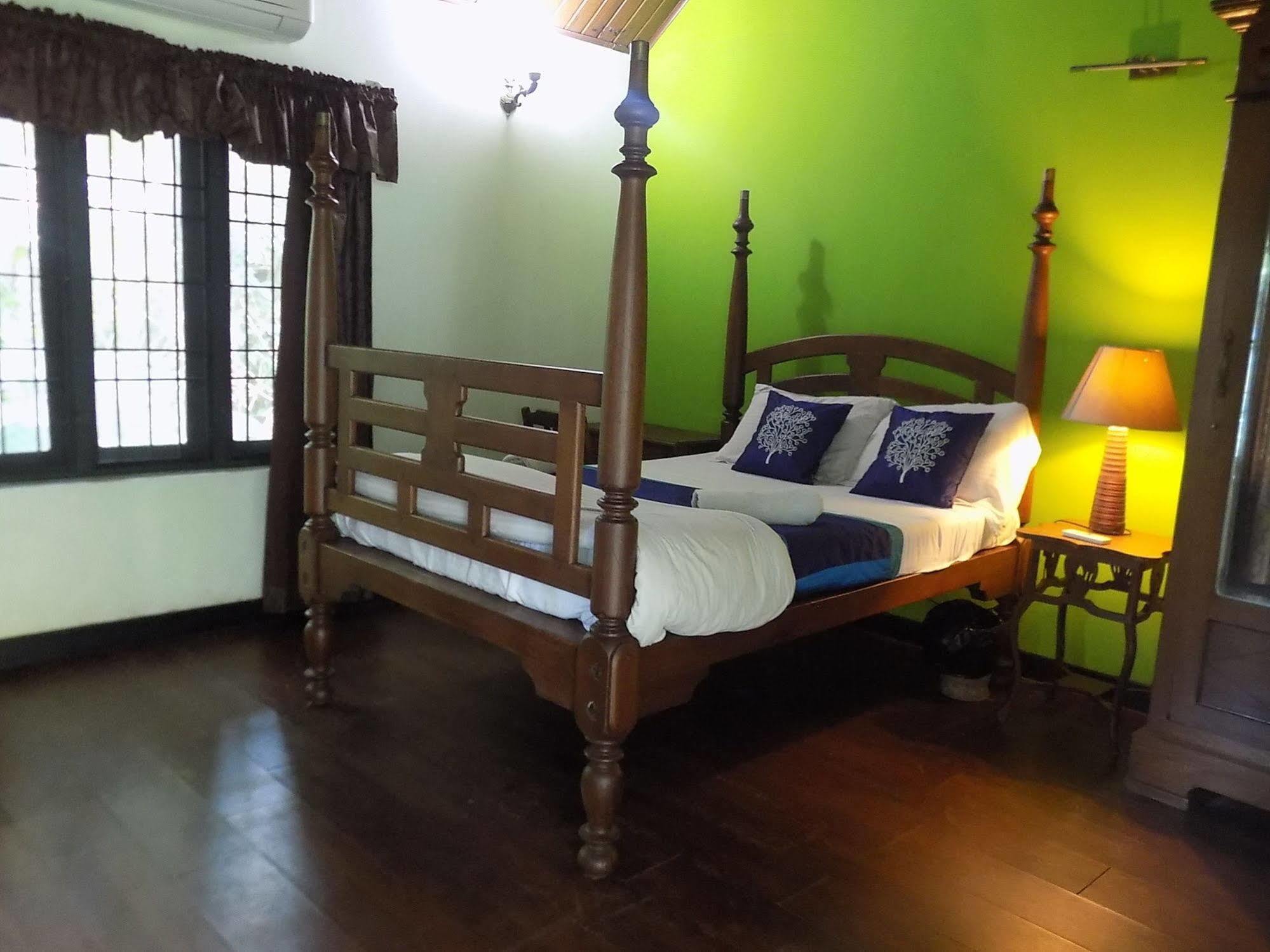 เอลฟินสโตน เรสิเดนซี Bed & Breakfast Kochi ภายนอก รูปภาพ