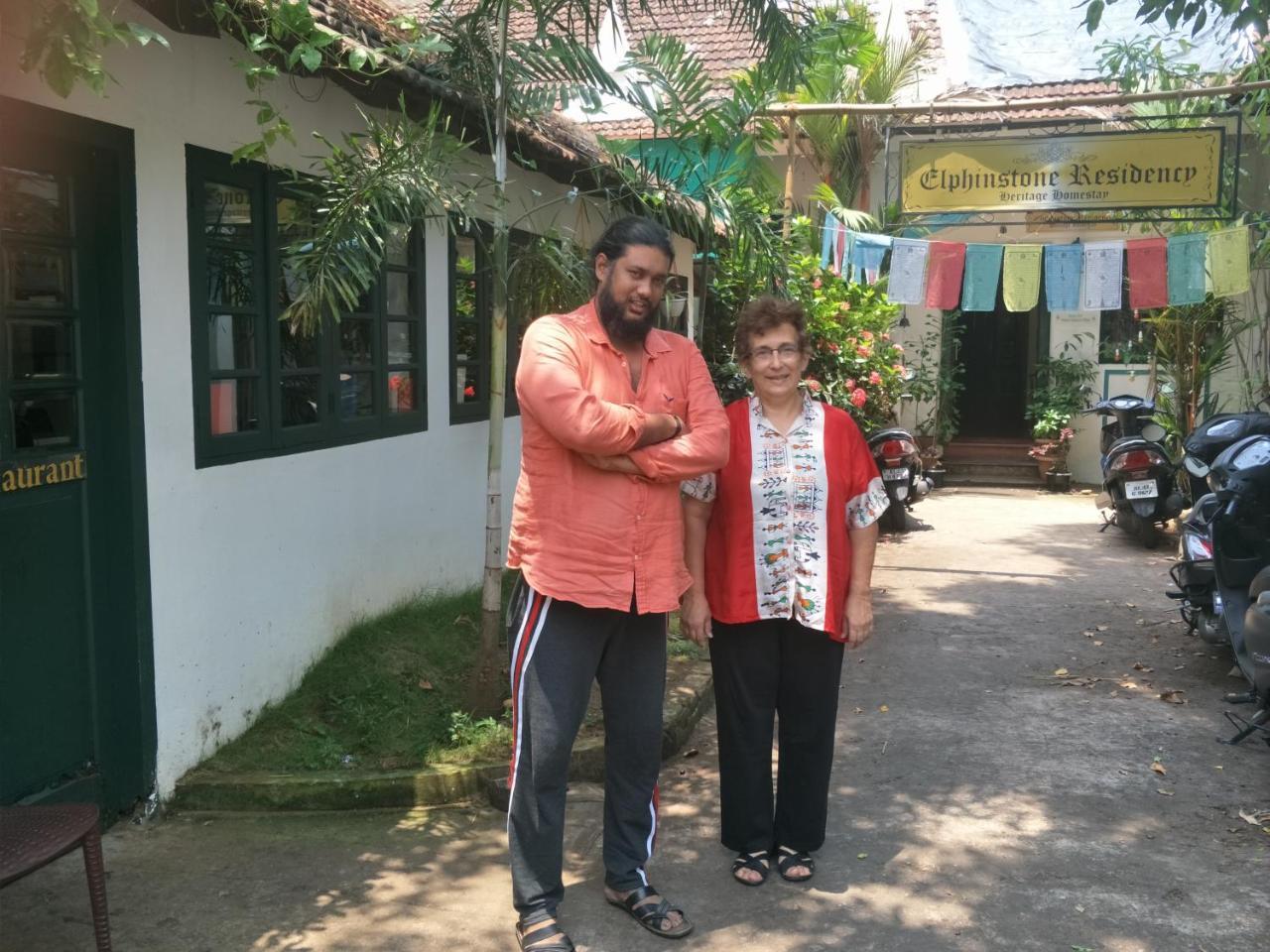 เอลฟินสโตน เรสิเดนซี Bed & Breakfast Kochi ภายนอก รูปภาพ