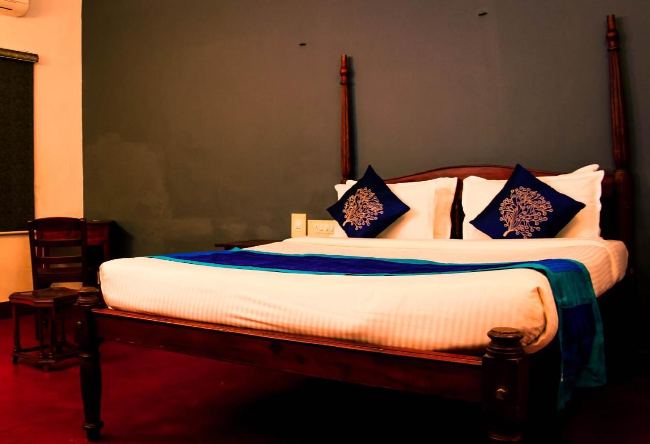 เอลฟินสโตน เรสิเดนซี Bed & Breakfast Kochi ภายนอก รูปภาพ